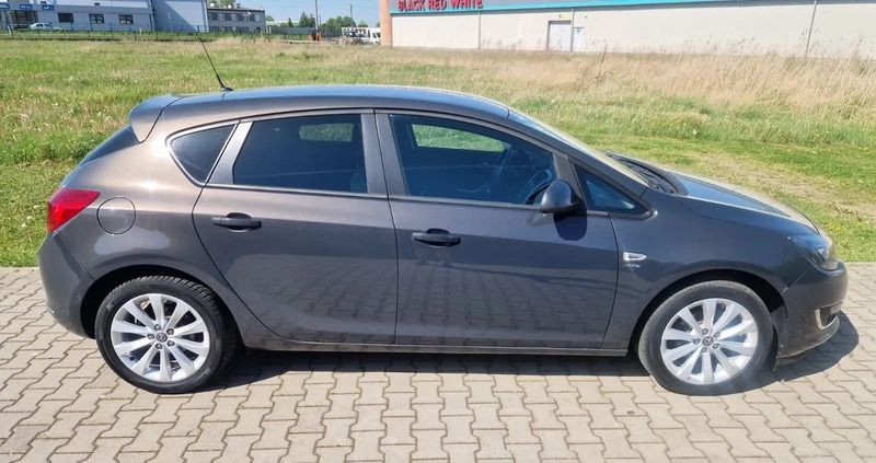 Opel Astra cena 32900 przebieg: 128444, rok produkcji 2013 z Gniezno małe 466